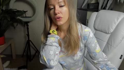 Snapshot of foxy_blond chatting on 18, 9, 2025 Foxy online show from 18, 9, 2025