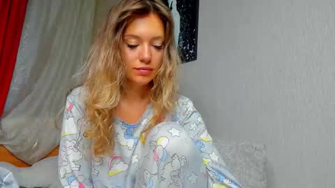 Snapshot of foxy_blond chatting on 30, 9, 2025 Foxy online show from 30, 9, 2025