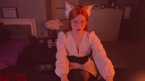 Snapshot of foxy_jpg chatting on 17, 11, 2025 Sue online show from 17, 11, 2025