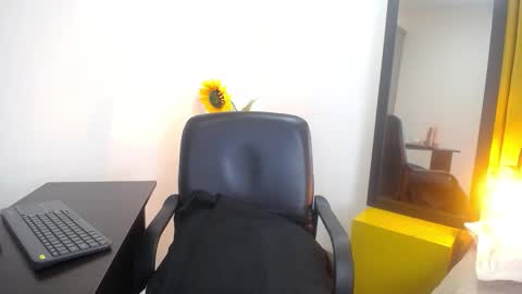 Foxy miilf online show from 7, 11, 2025