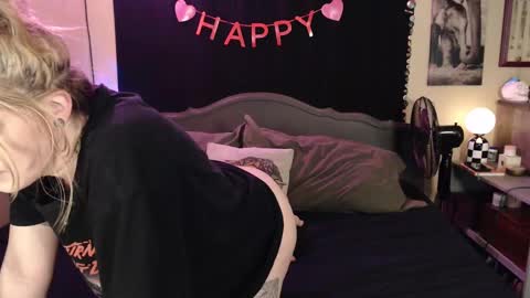 Snapshot of foxymalloryknoxy69 chatting on 20, 2, 2025 Mallory Koxx online show from 20, 2, 2025