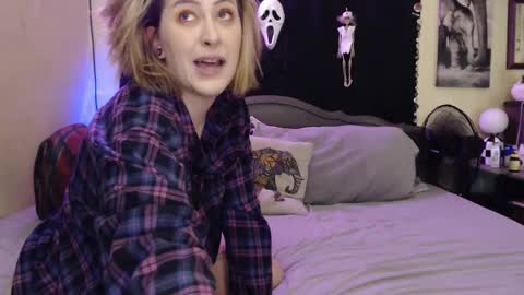 Snapshot of foxymalloryknoxy69 chatting on 12, 10, 2025 Mallory Koxx online show from 12, 10, 2025