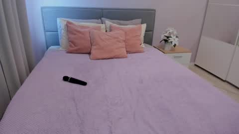 Snapshot of foxynika_ chatting on 18, 2, 2025 Nikadont forgot give me thumbs up online show from 18, 2, 2025