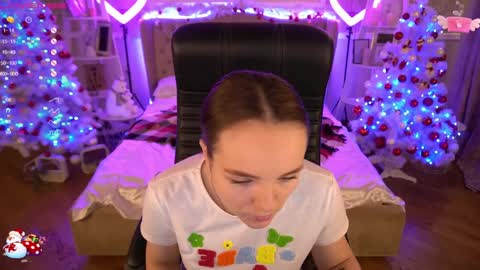 Snapshot of foxyshyyy chatting on 4, 1, 2025 Inna online show from 4, 1, 2025