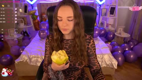 Snapshot of foxyshyyy chatting on 12, 1, 2025 Inna online show from 12, 1, 2025
