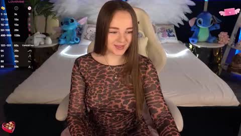 Snapshot of foxyshyyy chatting on 9, 10, 2025 Inna online show from 9, 10, 2025