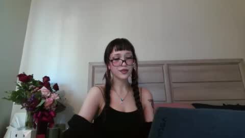 Snapshot of fragilemasochist chatting on 18, 2, 2026 Angel online show from 18, 2, 2026