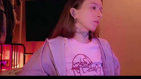 fran_bow online show from 13, 4, 2026