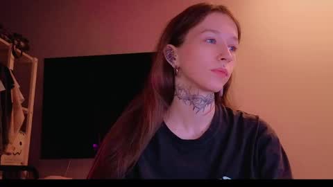 fran_bow online show from 25, 4, 2026