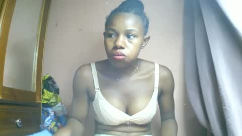 Snapshot of franciefrancie chatting on 2, 3, 2025 francilla online show from 2, 3, 2025