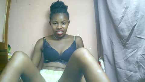 Snapshot of franciefrancie chatting on 4, 3, 2025 francilla online show from 4, 3, 2025