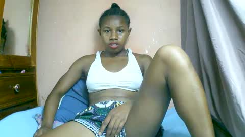 Snapshot of franciefrancie chatting on 5, 3, 2025 francilla online show from 5, 3, 2025