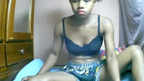 Snapshot of franciefrancie chatting on 6, 3, 2025 francilla online show from 6, 3, 2025