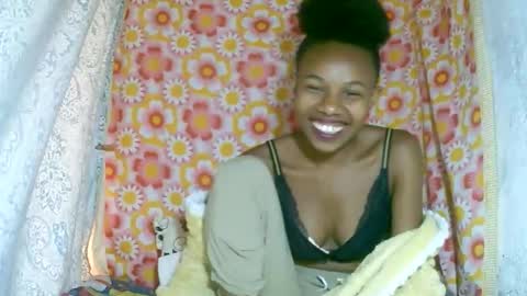 Snapshot of franciefrancie chatting on 18, 10, 2025 francilla online show from 18, 10, 2025