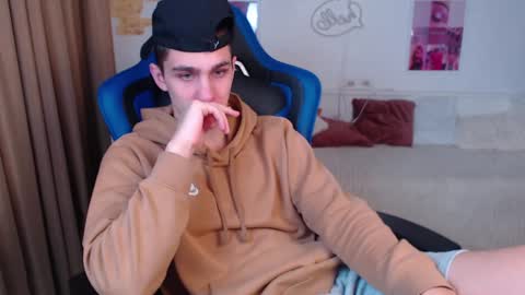 Snapshot of frank_mooree chatting on 4, 12, 2024 Frank online show from 4, 12, 2024