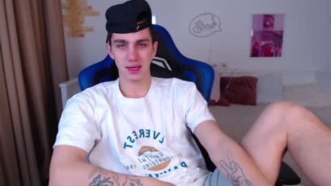 Snapshot of frank_mooree chatting on 8, 12, 2024 Frank online show from 8, 12, 2024