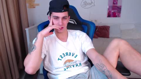 Snapshot of frank_mooree chatting on 8, 12, 2024 Frank online show from 8, 12, 2024