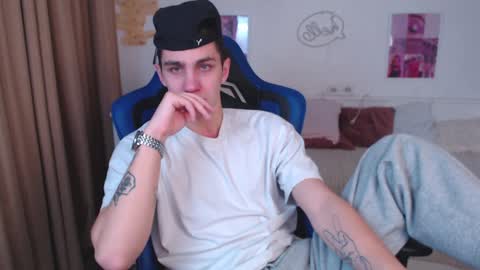 Snapshot of frank_mooree chatting on 11, 12, 2024 Frank online show from 11, 12, 2024