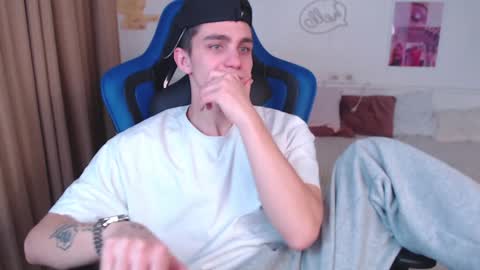 Snapshot of frank_mooree chatting on 11, 12, 2024 Frank online show from 11, 12, 2024