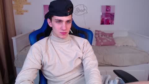 Snapshot of frank_mooree chatting on 16, 12, 2024 Frank online show from 16, 12, 2024