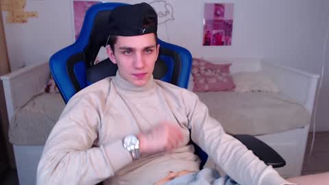 Snapshot of frank_mooree chatting on 16, 12, 2024 Frank online show from 16, 12, 2024