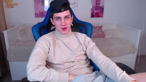 Snapshot of frank_mooree chatting on 17, 12, 2024 Frank online show from 17, 12, 2024