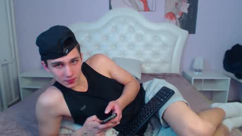 Snapshot of frank_mooree chatting on 18, 12, 2024 Frank online show from 18, 12, 2024