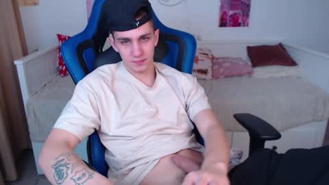 Snapshot of frank_mooree chatting on 28, 12, 2024 Frank online show from 28, 12, 2024