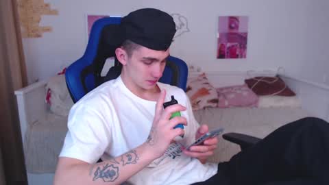 Snapshot of frank_mooree chatting on 6, 1, 2025 Frank online show from 6, 1, 2025