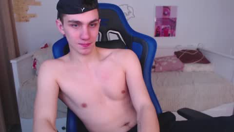 Snapshot of frank_mooree chatting on 6, 1, 2025 Frank online show from 6, 1, 2025