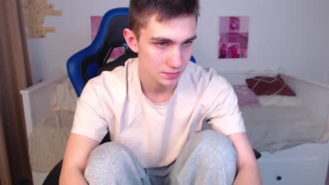 Snapshot of frank_mooree chatting on 13, 1, 2025 Frank online show from 13, 1, 2025