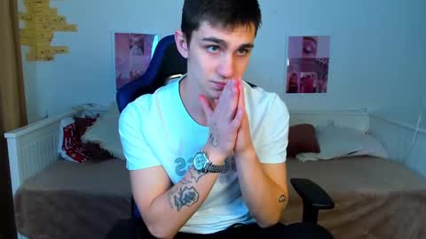 Snapshot of frank_mooree chatting on 2, 2, 2025 Frank online show from 2, 2, 2025