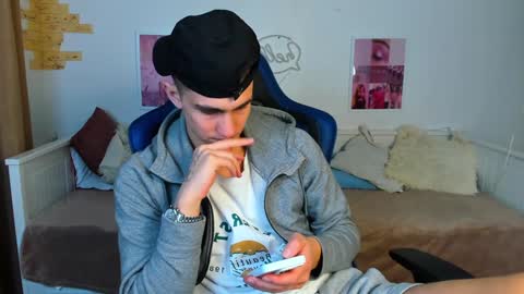 Snapshot of frank_mooree chatting on 7, 2, 2025 Frank online show from 7, 2, 2025