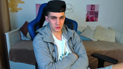 Snapshot of frank_mooree chatting on 7, 2, 2025 Frank online show from 7, 2, 2025