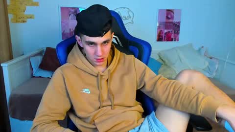 Snapshot of frank_mooree chatting on 9, 2, 2025 Frank online show from 9, 2, 2025