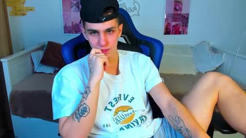 Snapshot of frank_mooree chatting on 10, 2, 2025 Frank online show from 10, 2, 2025