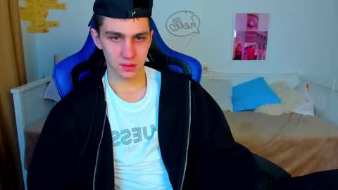 Snapshot of frank_mooree chatting on 7, 3, 2025 Frank online show from 7, 3, 2025