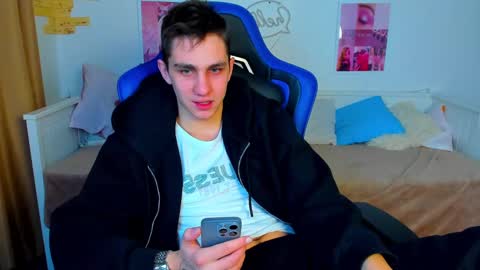 Snapshot of frank_mooree chatting on 7, 3, 2025 Frank online show from 7, 3, 2025