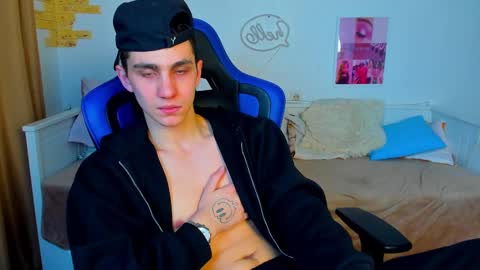 Snapshot of frank_mooree chatting on 7, 3, 2025 Frank online show from 7, 3, 2025