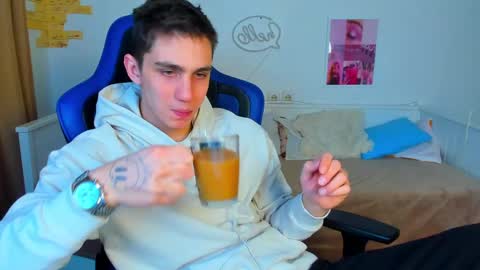 Snapshot of frank_mooree chatting on 9, 3, 2025 Frank online show from 9, 3, 2025