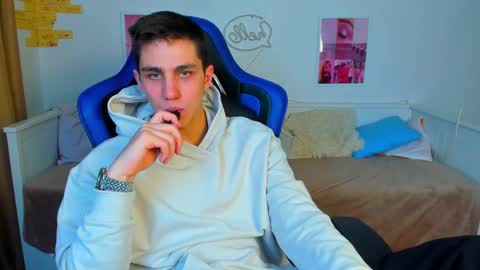 Snapshot of frank_mooree chatting on 9, 3, 2025 Frank online show from 9, 3, 2025