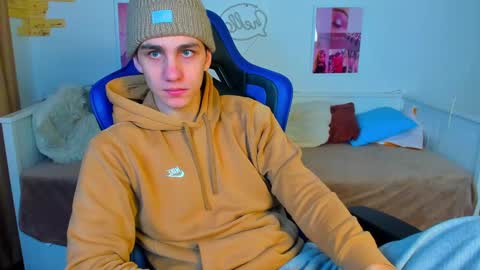 Snapshot of frank_mooree chatting on 12, 3, 2025 Frank online show from 12, 3, 2025