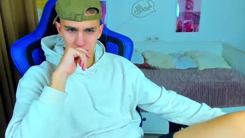 Snapshot of frank_mooree chatting on 10, 9, 2025 Frank online show from 10, 9, 2025