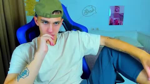 Snapshot of frank_mooree chatting on 18, 9, 2025 Frank online show from 18, 9, 2025