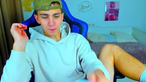 Snapshot of frank_mooree chatting on 21, 9, 2025 Frank online show from 21, 9, 2025