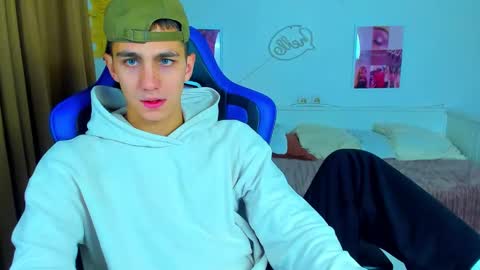 Snapshot of frank_mooree chatting on 22, 9, 2025 Frank online show from 22, 9, 2025