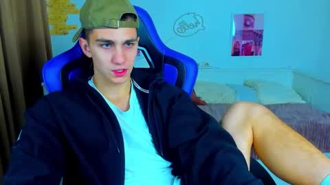 Snapshot of frank_mooree chatting on 25, 9, 2025 Frank online show from 25, 9, 2025