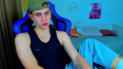 Snapshot of frank_mooree chatting on 28, 9, 2025 Frank online show from 28, 9, 2025