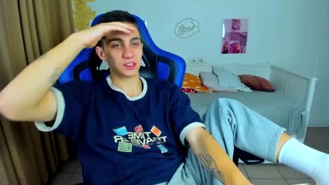 Snapshot of frank_mooree chatting on 4, 10, 2025 Frank online show from 4, 10, 2025