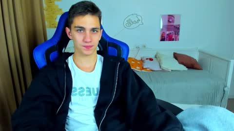 Snapshot of frank_mooree chatting on 5, 10, 2025 Frank online show from 5, 10, 2025